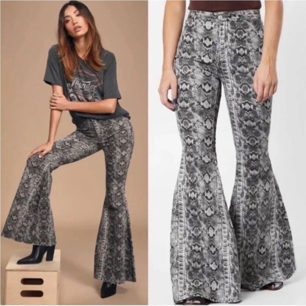 We The Free Snake Skin Print Flare Jeans Gray Size 26